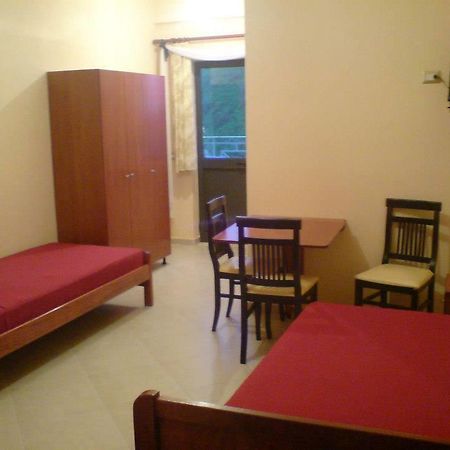 Hotel Natyra E Qete Peshkopi 外观 照片
